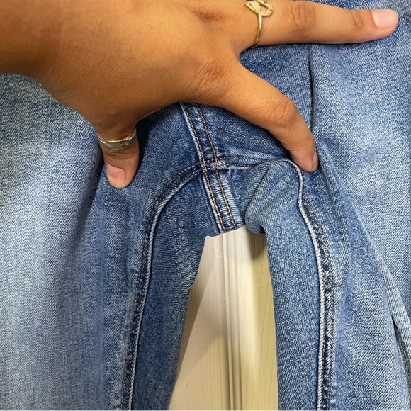 American Eagle Women’s Curvy Straight Distressed Jeans Sz 2L - Picture 3 of 14